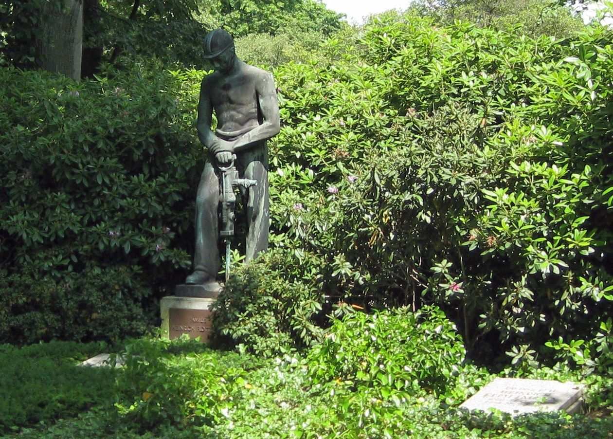 Ausschnitt der Familiengrabstätte Flottmann – Südfriedhof Herne